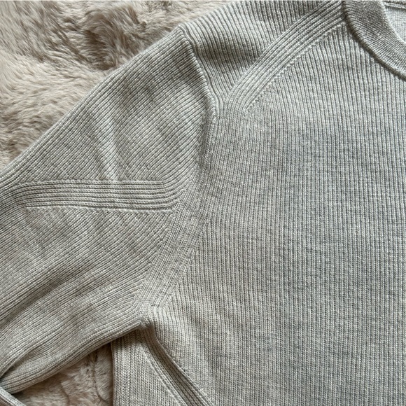 Theory Cream Knit Sweater 100% Merino Wool - Picture 3 of 4